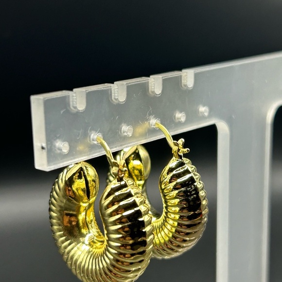 18K Gold Plated Chunky Gold  Hoop Earrings - Picture 3 of 3